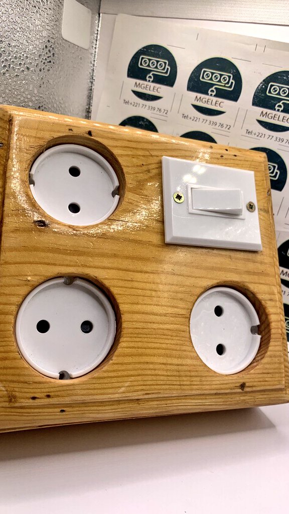 Malik_Guisse's tweet photo. Découvrez nos multiprises en bois de nouveau disponibles à la commande avec une large gamme de services et de matériels dont vous aurez besoin pour vos travaux chez @MGELECT !  🌟🔌🏡
#keurguilink
3 port + interrupteur a 6.000f

+221 77 339 76 72 https://t.co/hn2WITqBQz