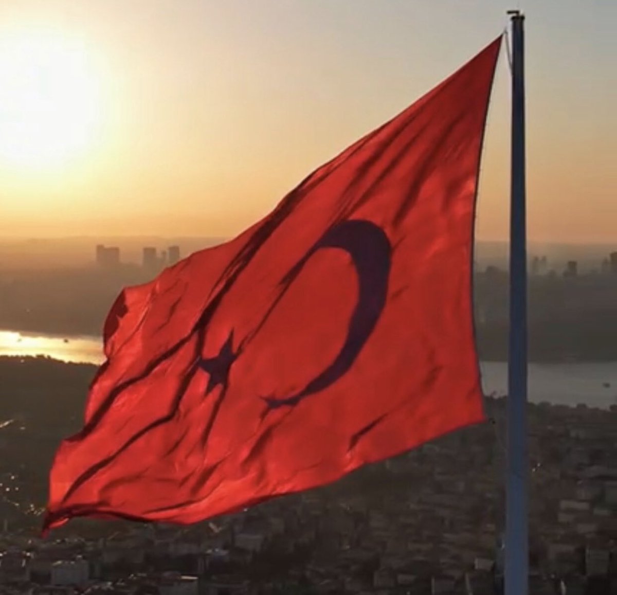Yüce Türk Milleti başımız sağolsun.
Kahraman şehitlerimize Allahtan rahmet, gazilerimize şifa, kederli ailelerine başsağlığı diliyorum.