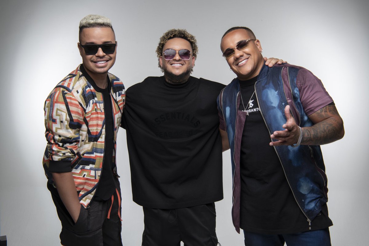 radiofmodia's tweet image. Tem alguém ansioso pro lançamento de “A partir de Agora”, a nova música do #Trilogia? 👀

Enquanto o dia 19/01 não chega, pega só esses cliques #exclusivos da nova formação!📸

Faça o pré-save e concorra a um pocket show: onerpm.link/800194224599 ☑️