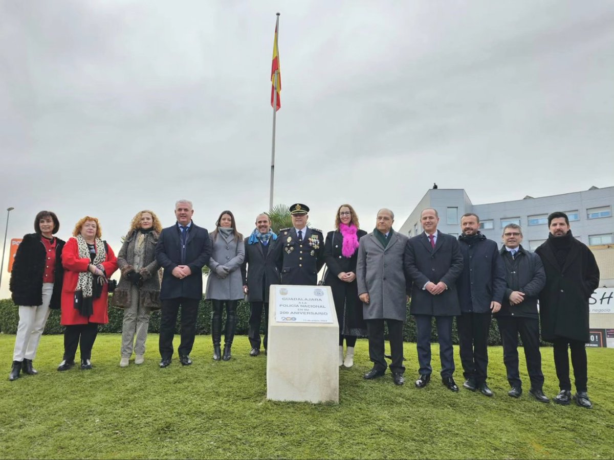 Sara_SimonA's tweet photo. 👮🏻‍♀🇪🇸Celebramos el bicentenario de la @policia con orgullo y agradecimiento. Sin seguridad no hay ni libertad ni derechos; no hay democracia. Quiero destacar especialmente su labor en la lucha contra la violencia machista y en la protección de las mujeres que la sufren. https://t.co/YGax5LcF4P
