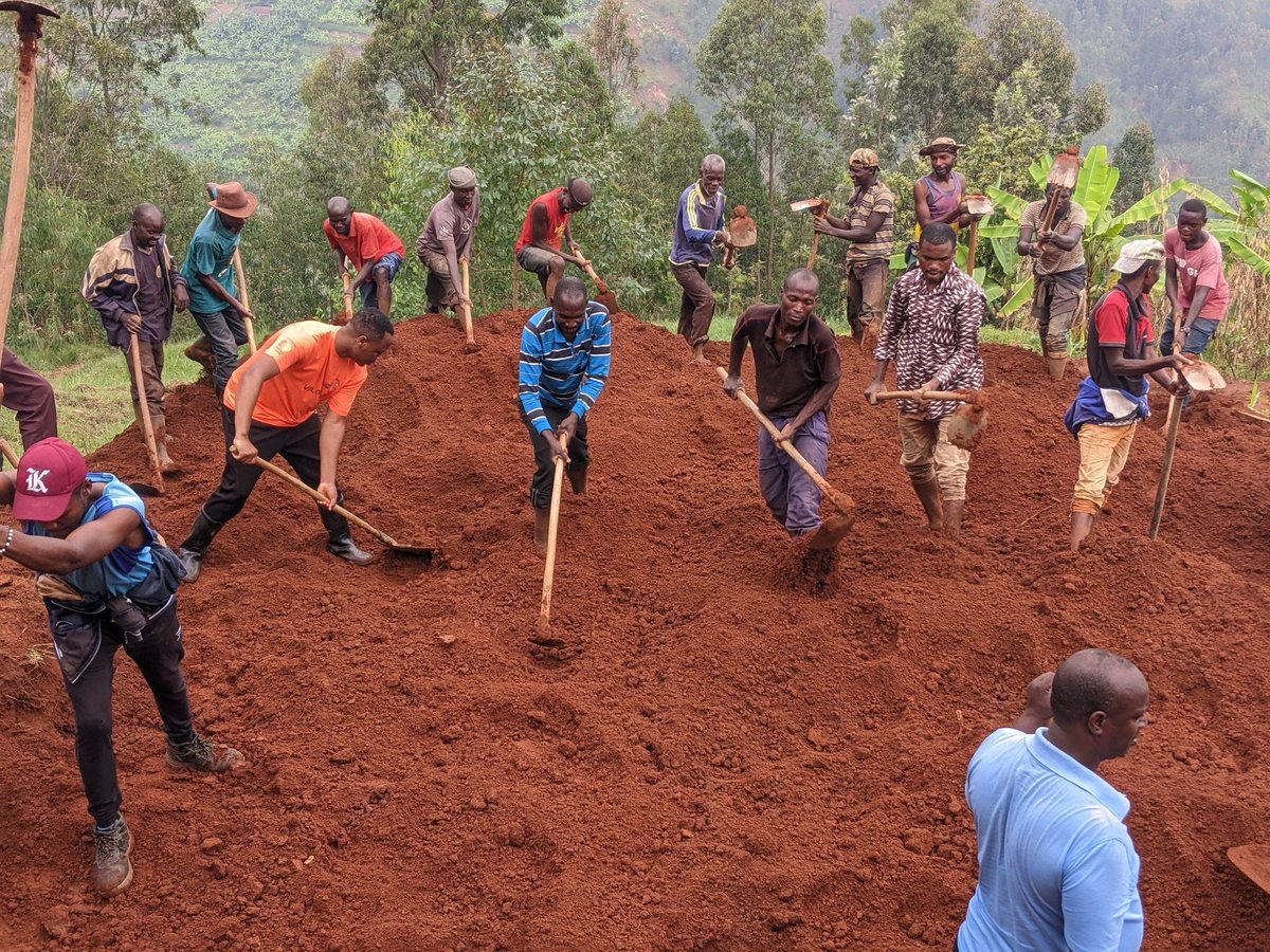 DieudonneEdwin's tweet photo. "Empowering communities through resilient homes: Rebuilding lives in the aftermath of disasters."
@NgororeroDistr
@CorpsAfricaRda 

#thisiscorpsafrica
#localhelpinglocals https://t.co/vdrRYGf24F