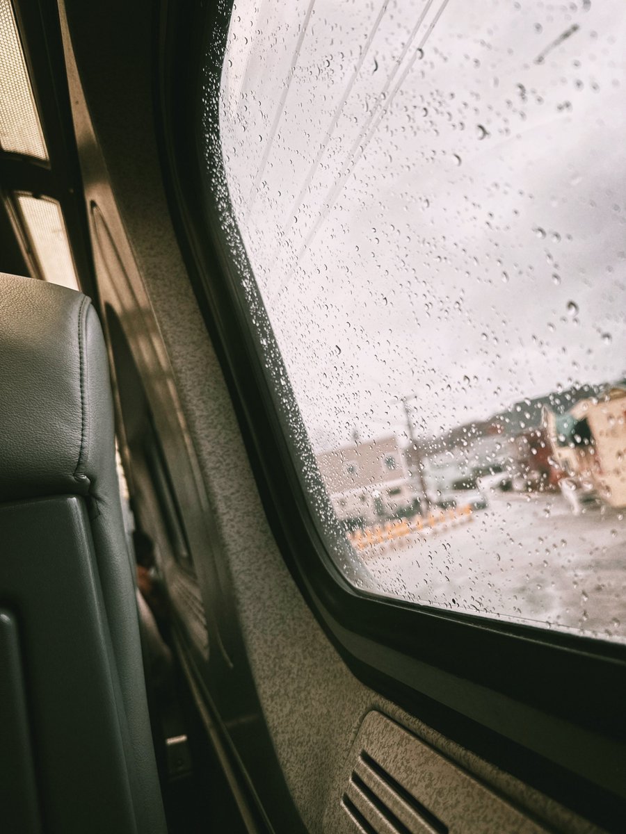 chadderboxrock's tweet image. not me picking the seats between someone playing awful music on their phone and a women with the worst vocal fry speaking way too loudly for a public train. 😐 #amtrak #downeaster