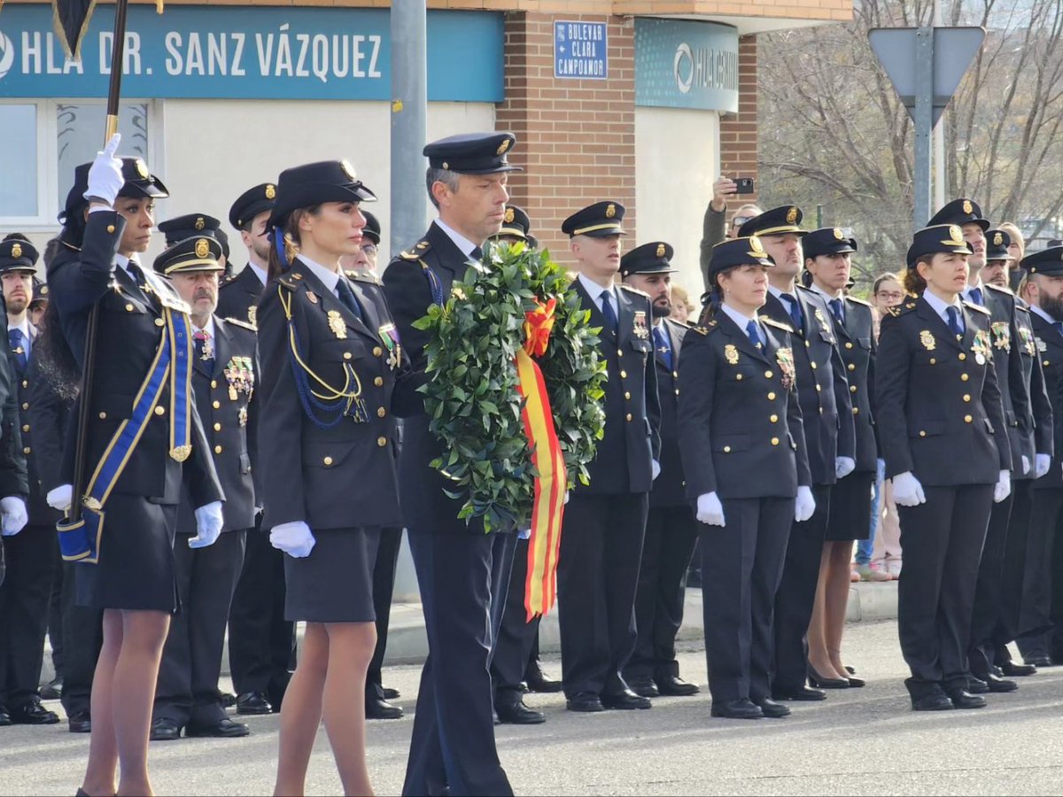 Sara_SimonA's tweet photo. 👮🏻‍♀🇪🇸Celebramos el bicentenario de la @policia con orgullo y agradecimiento. Sin seguridad no hay ni libertad ni derechos; no hay democracia. Quiero destacar especialmente su labor en la lucha contra la violencia machista y en la protección de las mujeres que la sufren. https://t.co/YGax5LcF4P