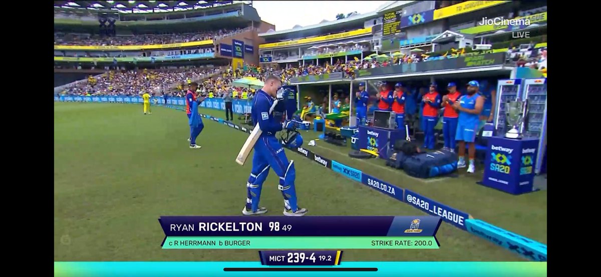 ipl_insider's tweet photo. What a player Ryan Rickelton. Super star in making✨

#SA20 #MICapeTown https://t.co/79QouePScE