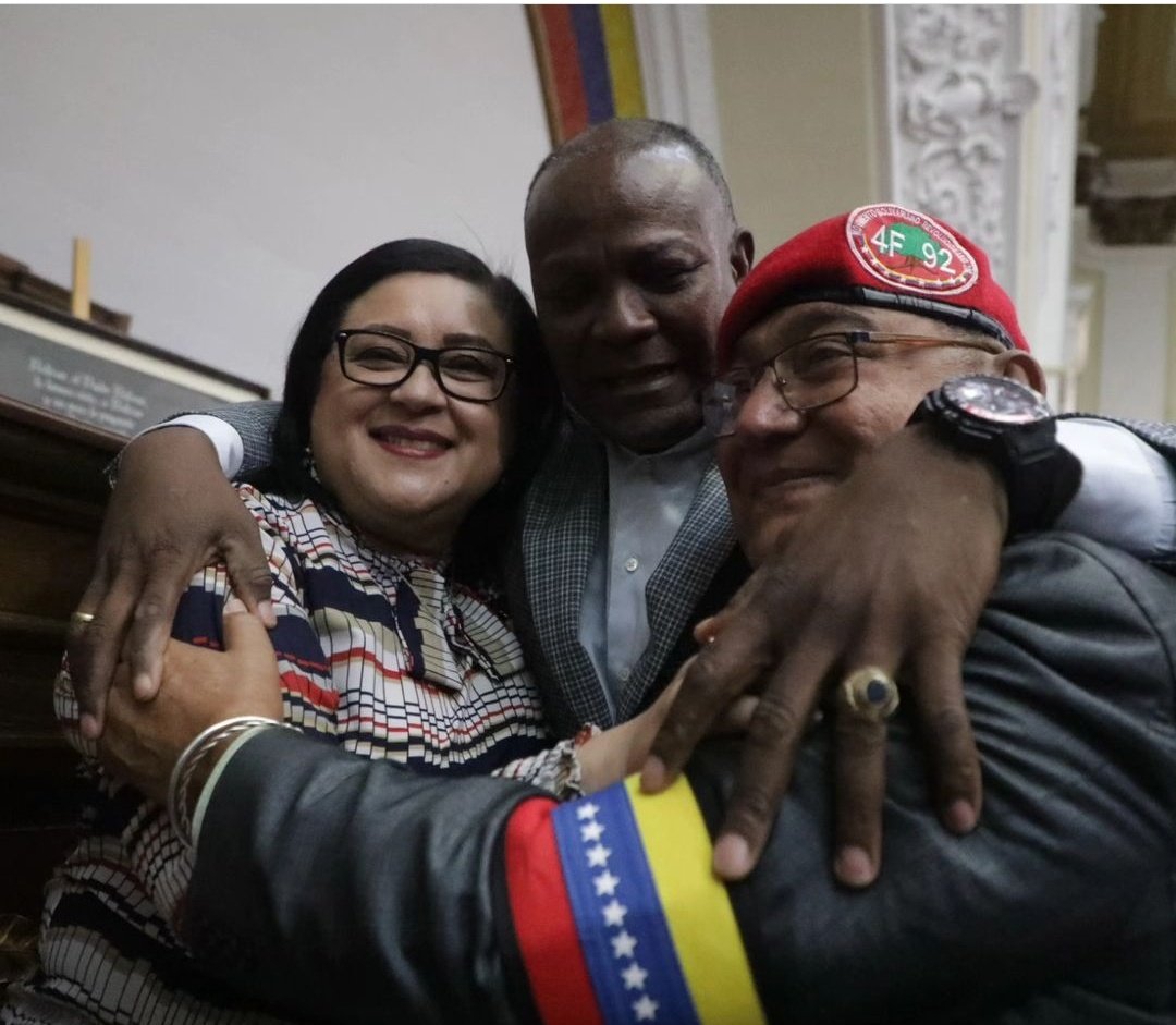 Felicitamos a nuestros representantes de la Reserva Activa Bolivariana que han sido ratificados en la Comisión Permanente de Defensa y Seguridad de la Asamblea Nacional <a href="/GeneralPueblo/">G/J Jesús Suárez Chourio</a> <a href="/GloriaC_Psuv/">Gloria Castillo</a> y Frang Morales. Le deseamos éxito y este año fortalecer el <a href="/SomosReservaAct/">Reserva Activa</a>