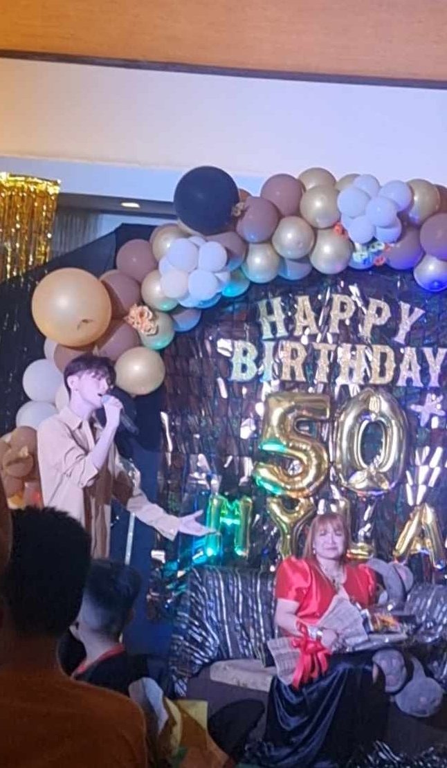 Kheene as a singer and a birthday host at his Aunt's Birthday celebration

Baka may gusto din dyan kumuha kay Kheene na wedding singer sa kasal nyo? 😄

<a href="/KheeneSalas_/">Kheene Salas</a>