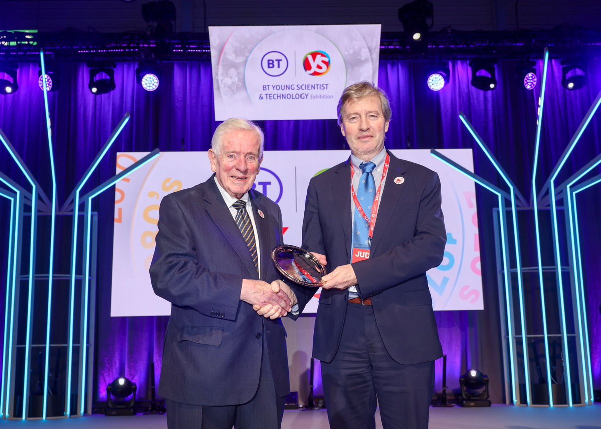 Delighted to see Prof Pat Guiry @GuiryGroupUCD awarded the @BTYSTE Founders’ Medal, presented by @Oldtonyscott. Pat has made an outstanding contribution to the BT Young Scientist and Technology Exhibition, as a long-standing judge and Chair of the Board. @ucdchemistry @RIAdawson