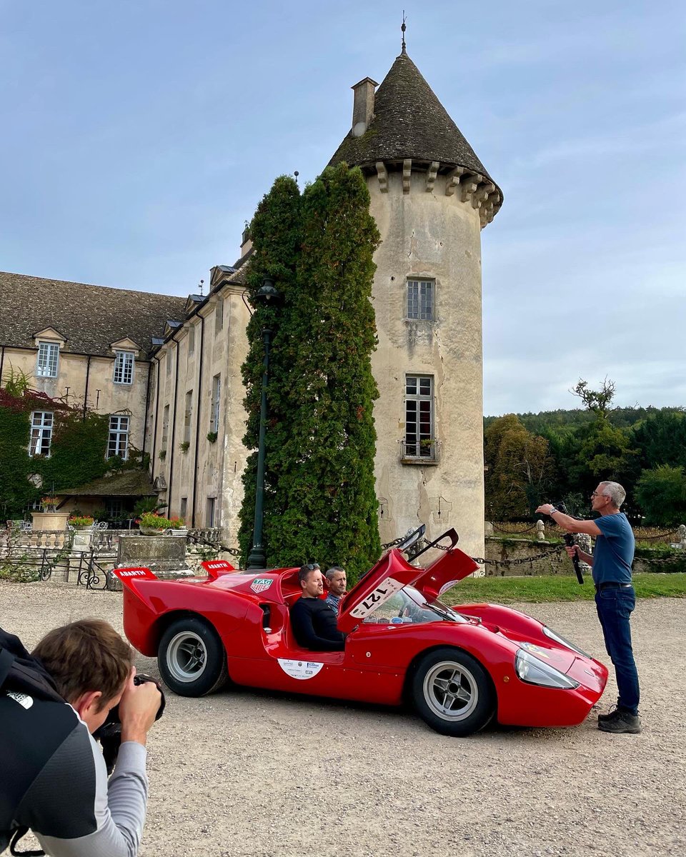 Chateau_Savigny's tweet photo. 🎬 Ce samedi 13 janvier à 19h, les collections insolites du Château de Savigny-lès-Beaune seront à l’honneur sur France 3 avec Guillaume Pierre et la petite voix à la présentation dans l’émission « La tête à l’endroit » 

#France3 #Bourgogne #collection #aviondechasse #abarth https://t.co/3W1pv14OaX