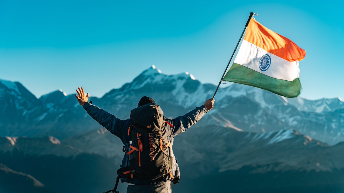 Geekytamizha_'s tweet image. So me and @Boo_TechYT hiked The Mighty Himalayas ❤️