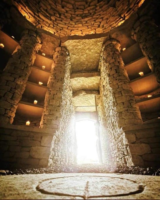 DandaroOnline's tweet photo. Job Wheatley is a specialist in ancient monument stonework who is on a mission to bring world class monuments to Zimbabwe. He has built 6 of the UKs modern longbarrows and is on a mission to bring world class monuments to Zimbabwe.

Find out more:    https://t.co/g2SP7tfbS9 https://t.co/oMwEMuPRnB