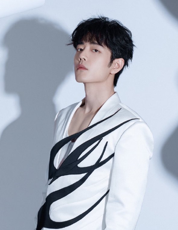 OMG XIAO ZHANS SECOND LOOK?!?!? HIS HAIR 😭😭😭😭😭😭😭😭

#XiaoZhanWBGala
#XiaoZhanWBNight23