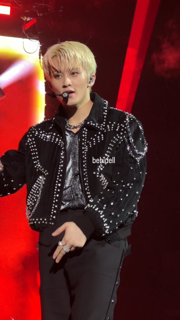 LOOKSMKL's tweet photo. handsome🤍 https://t.co/hRoSrNBdvZ