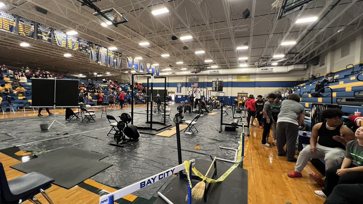 coachroecker's tweet photo. Oh yea! If you know you know! It’s that time of year again! #barsloaded #liftheavythings #season24 @TxHSPWL @CougarsBrazos https://t.co/lnRnJB1x4H