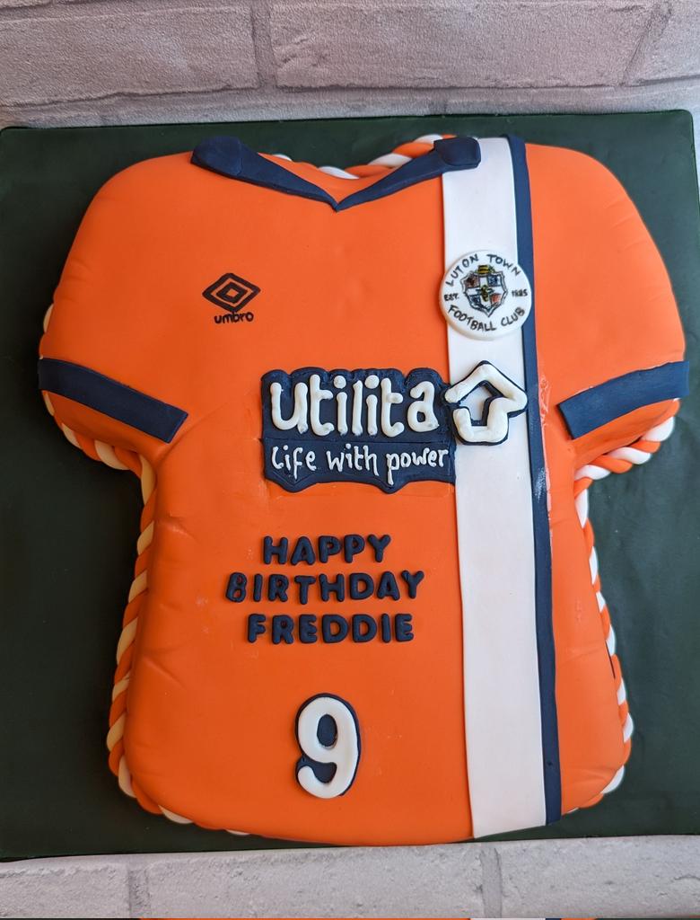 CakesByZozo's tweet photo. Luton Town Football Club cakes are proving popular for this year already! #football #ltfc @LutonTown https://t.co/WQs2h1OhlY