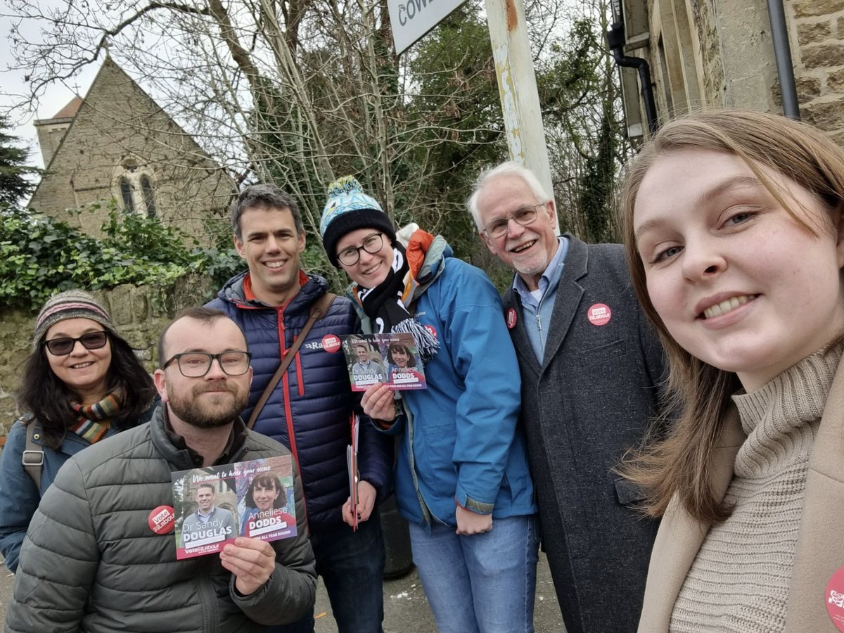 A warm response on the #labourdoorstep this morning in Littlemore with Councillors @SandyDouglas_ @trishelph Lots of people backing Sandy’s campaign for a new health centre and Labour action to improve local bus services.