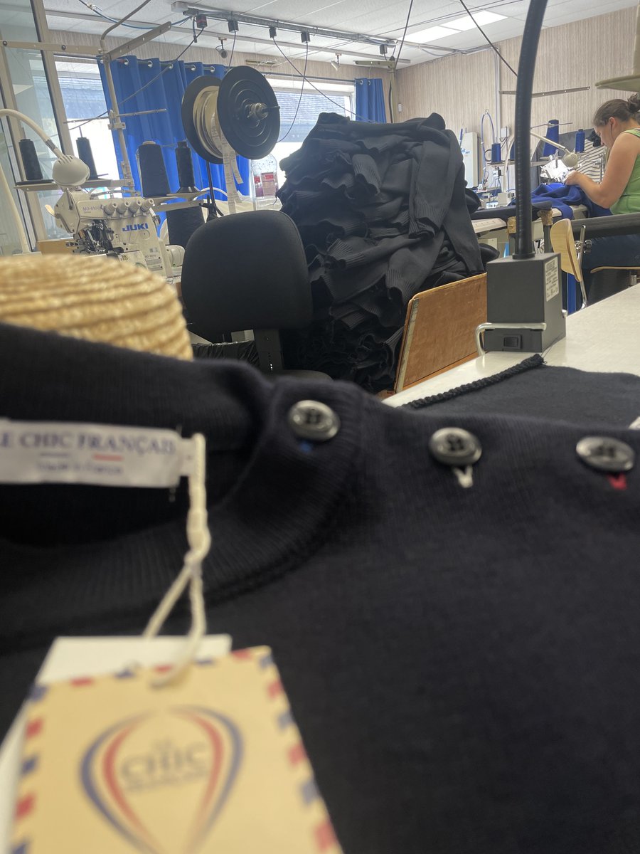 lechicfrancais's tweet photo. Production en cours ! De bien jolis pulls; chauds et de haute qualité, réalisés en #Bretagne.
🥶Gla gla gla..Pour cet hiver,offrez-vous votre authentique #PullMarin en pure laine vierge #MadeInFrance créé et tricoté en #Bretagne !
https://t.co/nHg2FxMCwm
https://t.co/bPIuxPY3oC https://t.co/9ku3iyKtqG
