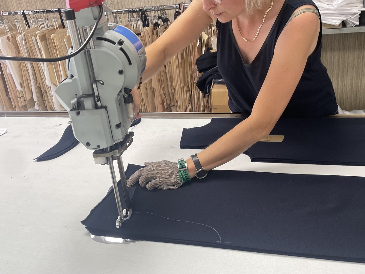 lechicfrancais's tweet photo. Production en cours ! De bien jolis pulls; chauds et de haute qualité, réalisés en #Bretagne.
🥶Gla gla gla..Pour cet hiver,offrez-vous votre authentique #PullMarin en pure laine vierge #MadeInFrance créé et tricoté en #Bretagne !
https://t.co/nHg2FxMCwm
https://t.co/bPIuxPY3oC https://t.co/9ku3iyKtqG