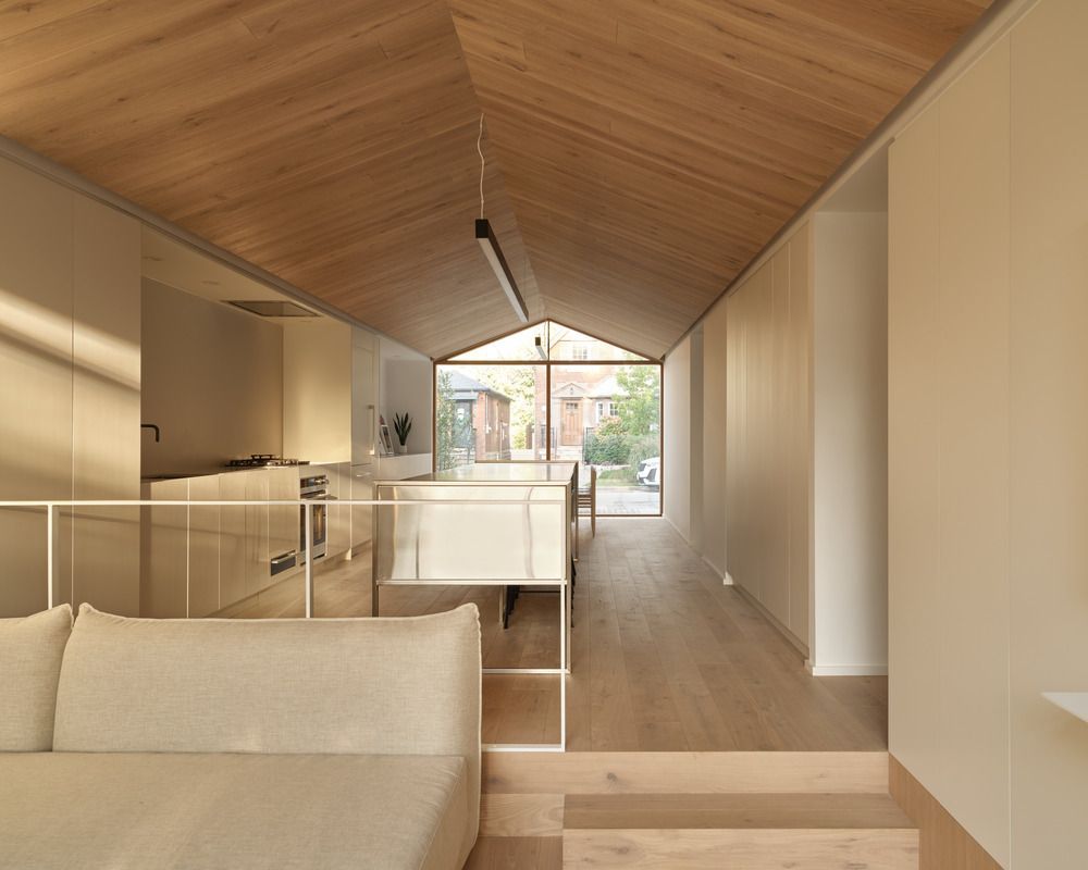 ConstructCanMag's tweet photo. Paradoxical architecture: Toronto house breaks tradition with key residential motif @StudioAC_Arch https://t.co/QG618ZmtXN #cladding #Everden #gabled #roof #metal #news #residentialarchitecture #StudioAC https://t.co/GAs9Uaj3A9