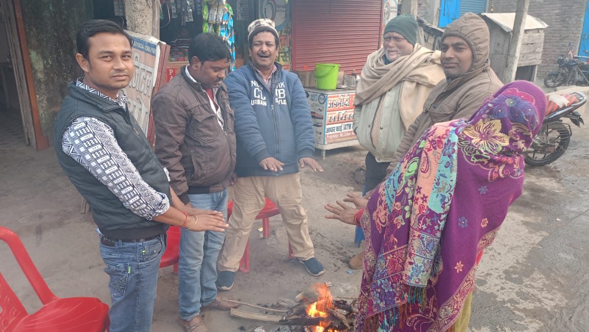 Nagarsonbarsha's tweet photo. ठंड एवं शीतलहर के बढ़ते प्रकोप को देखते हुए #सोनवर्षा_नगर_पंचायत के द्वारा नगर पंचायत स्थित विभिन्न जगहों पर अलाव की व्यवस्था प्रतिदिन नियमित रूप से की जा रही है।
#BiharUrbanDevelopmentAndHousingDept
#UDHDBIHAR
#npsonvarsha

@WhyManish
@SaharsaDm 
@UDHDBIHAR 
@MIB_India https://t.co/Y7hZaqsZmo