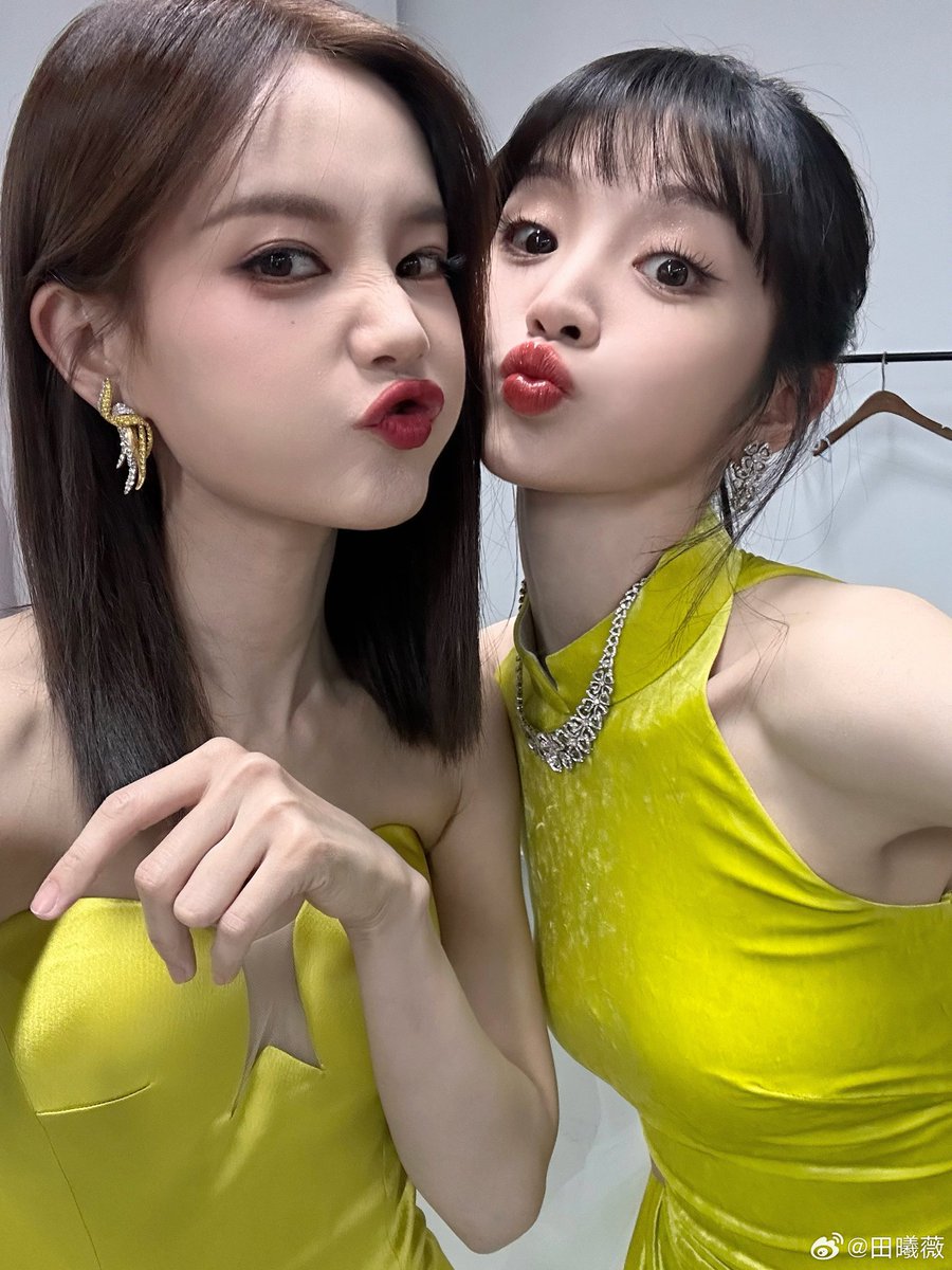 yeoni_dream's tweet photo. ㅁㅊㅁㅊㅠㅠ 희미가 일동 웅니랑 찍은 셀카 올려줌
토끼 공주들 졸귀 존예🐰💛✨️

#이일동 #李一桐 #전희미 #田曦薇 https://t.co/bwpX3OsvyH