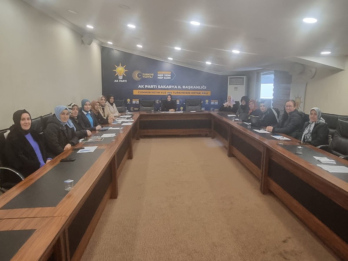 Sakarya İl Kadın Kolları Yerel Yönetimler Birim Başkanı Şüheda YILMAZ, İlce Birim Başkanlarıyla biraraya gelerek   istişarde  bulundu. 

#durmakyokyoladevam

#guclukadin 
 
<a href="/aysekesir/">Ayşe Keşir 🇹🇷🇹🇷🇹🇷</a> 
<a href="/AKKADINGM/">AK Parti Kadın Kolları</a> 
<a href="/GercekTekin/">Gerçek Tekin</a> 
<a href="/muallavarol/">Mualla Varol 🇹🇷🇹🇷🇹🇷</a> 
<a href="/yunustever/">Yunus TEVER</a> 
<a href="/yaseminturan54/">Yasemin TURAN🇹🇷</a>