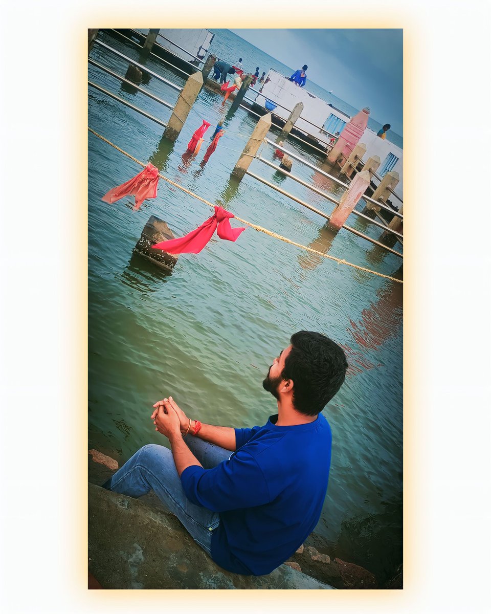 itsmeram2468's tweet photo. Om Namah Shivay 🙏 - Navagraha Temple
#saneeswaram #traveldairies #travelphotography #solotravel #healingcrystals 
.
.
Photo credits - #rajak https://t.co/quzWZaTNhJ