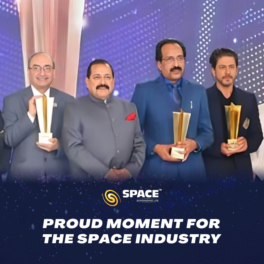 space4sdg's tweet photo. Congratulations to Team ISRO 🚀 for being honored with the 🏆 'Indian of the Year Award' for Outstanding Achievement in 2023 by Dr. Jitendra Singh 🌌 
#ISRO #IOTY #OutstandingAchievement #SpaceExploration #Inspiration #Chandrayaan3 #IndianofTheYear #Congratulations #education https://t.co/cEwTiGLKZP