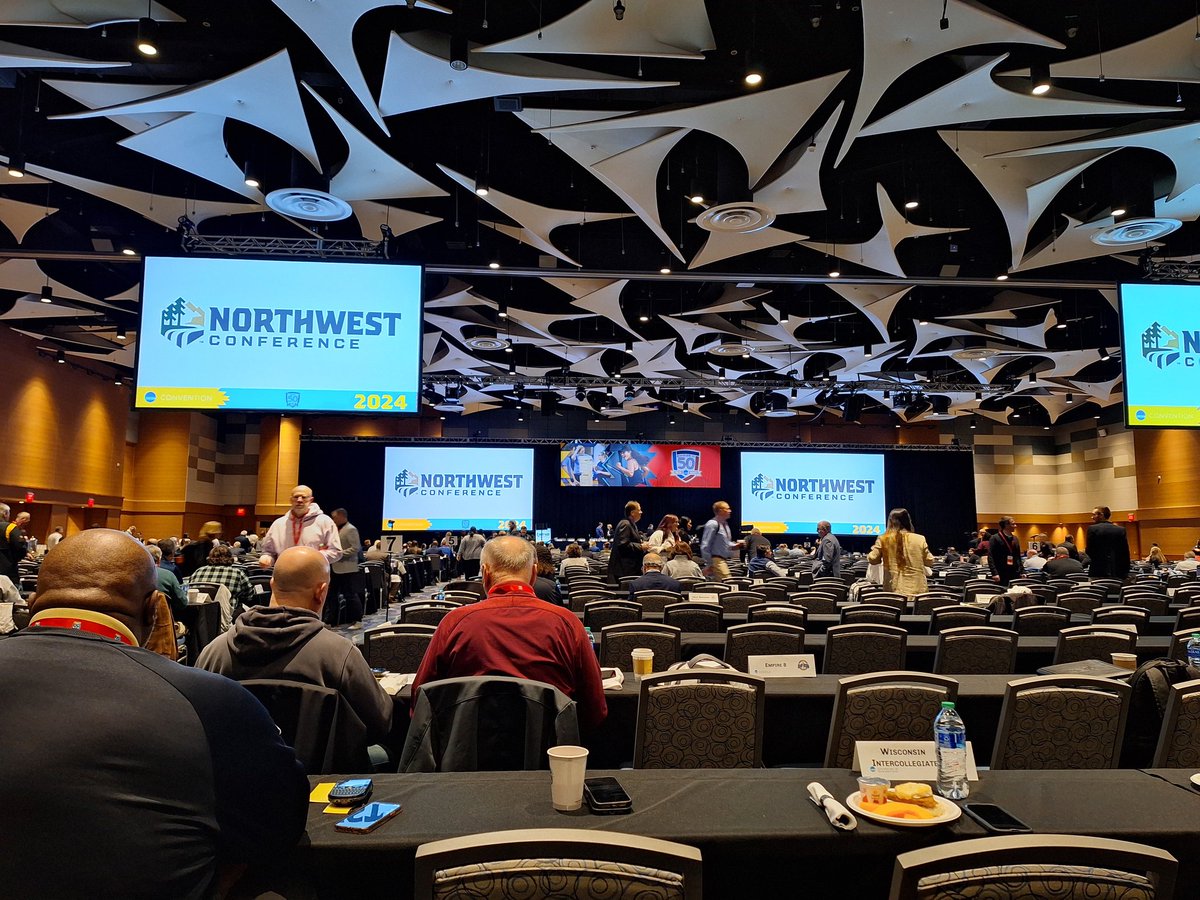 PLU_AD's tweet photo. Business time.  #Whyd3 #NCAACONV #BackOfTheClass https://t.co/8j4mvEwn0Q