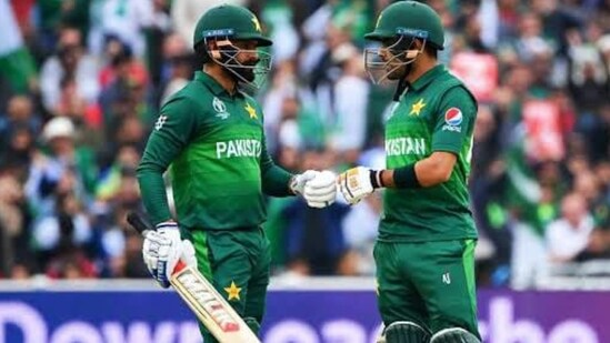 Sports_Himanshu's tweet photo. Most succesful Asian batters in New Zealand in T20Is are now from Pakistan: 

-Mohd. Hafeez
-Babar Azam

Babar needs 46 runs to become the best T20I Asian batter on Kiwiland. 
#PAKvsNZ https://t.co/U6oksO2jD0