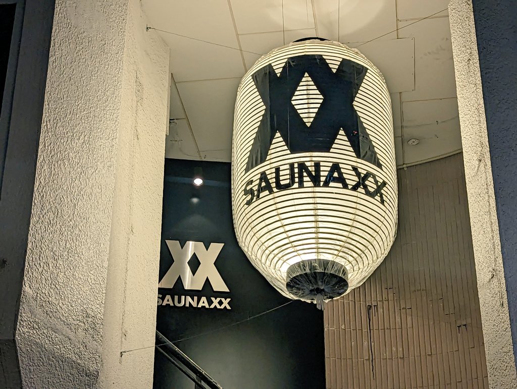 ASHREAD8's tweet photo. SAUNA XX「サウナエックス」四ツ谷駅前店 行ってきました！

スタイリッシュな店内は勿論、温度・湿度がいい感じなサウナでした！  1桁台の水風呂で無事、整いました😍  

この時期だと室内で整えるのが逆にいいですね！ 空調が効いてて秋の外気浴みたいな温度調整が有り難い🙏

目黒店も行こう💪💪 https://t.co/VcqAXLcW4O