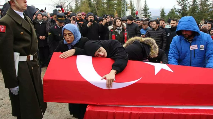 gazete_yeni's tweet photo. Şehit Samet Aslan Amasya’da son yolculuğuna uğurlandı
https://t.co/GdPEebZmVz
#Yenibirgazete #sametaslan #BORSA #zuelfuelivaneli #EpsteinClientList #MuratKurumNerede #SONDAKIKA #YaliCapkini #elektrik #Savaş #sehitlerimizvar https://t.co/GkeZaBvNuq