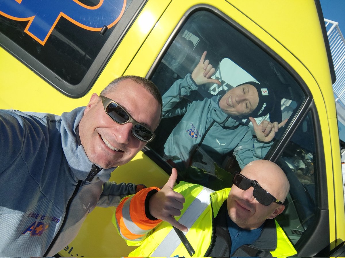 pedrolacacerola's tweet photo. #ServeisMèdics #Operatius @GseriesACA #gseries #icegladiators @ambulanciesADP @AndbankAND @AutoClubAnd #FederacióAndorranaMotociclisme https://t.co/BrQWBtULrv