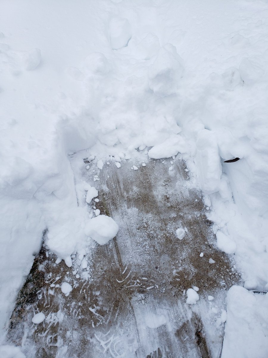 PhilyPlfwi96's tweet photo. Snow shoveling in Manty is brutal this morning.  Its freezing at the base on sidewalks, so you're lifting 40lbs+ every time.  Took over an hour to shovel path to the garage &amp; plowed in alley access.  Still have to do the front sidewalk.  Send ibuprofen please...#WisconsinWX https://t.co/g87ONTK69s