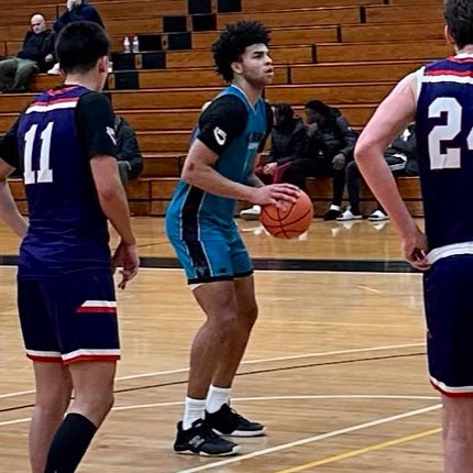 Scouting Notebook📓⏩️ #HoopHallPrepShowcase

‘24 Jamil Miller turned heads Friday in a dominant win. Combined his great athletic tools with his strong motor to fly around making plays. The Washington native showed himself to be an excellent positional rebounder, a real threat