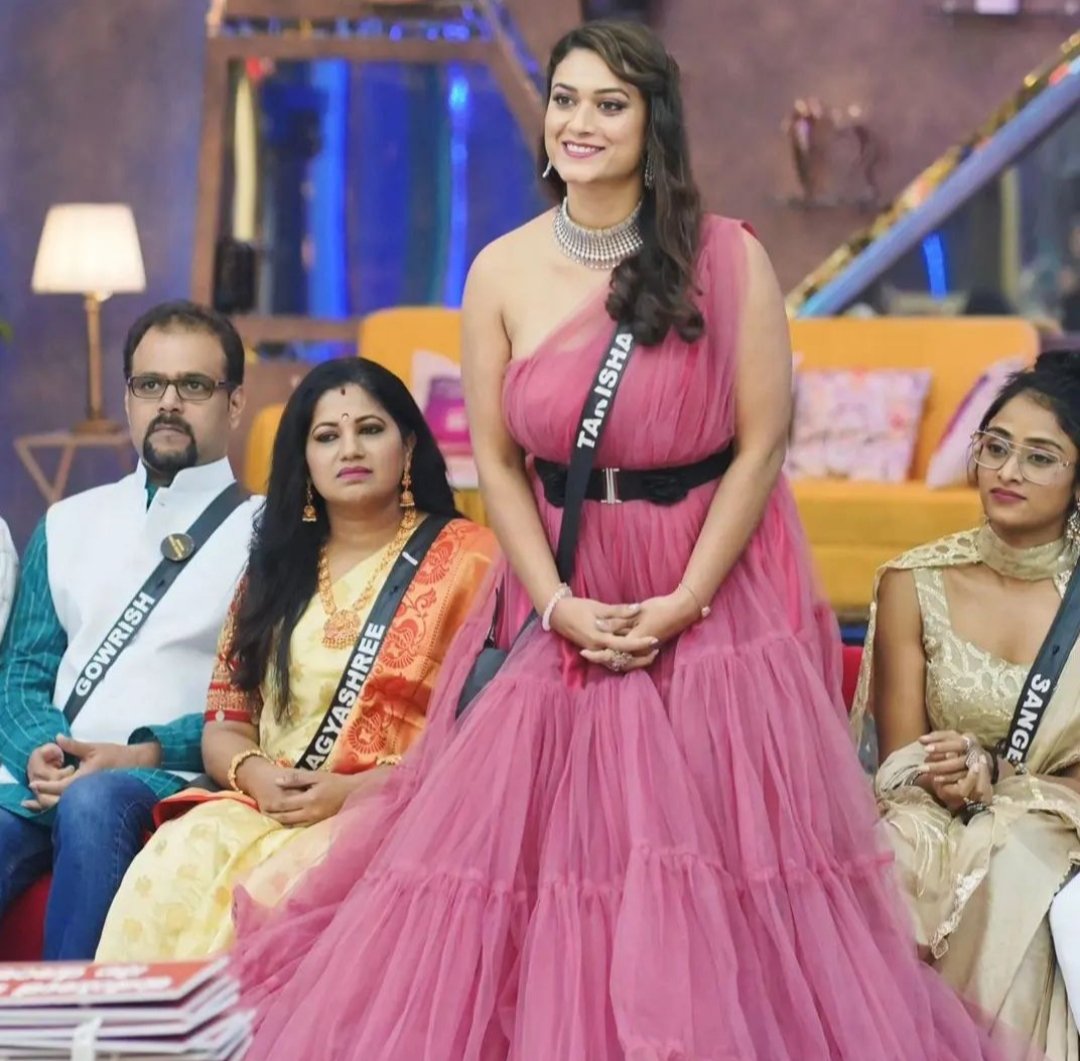 TanishaFan1's tweet photo. Tanisha is the only individual and strong player,  Tanisha ಇಂದ ಯಾರ್ನ ಮೈನಸ್ ಮಾಡುದ್ರು ನು Tanisha will still remain the queen of big boss ❤️
WE SUPPORT BENKI TANISHA 
#Tanisha #tanishakuppanda #benki #bbk10 #wesupportbenkitanisha https://t.co/tOEIYL7JTU