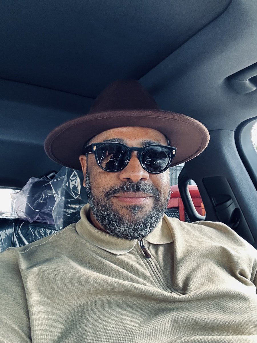 Mon Grand Père Ndong Ekomi Pierre disait toujours que : ‘’lorsque la panthère meurt, son corps pourri mais  pas ses griffes ’’

Agréable week-end sous la protection divine.