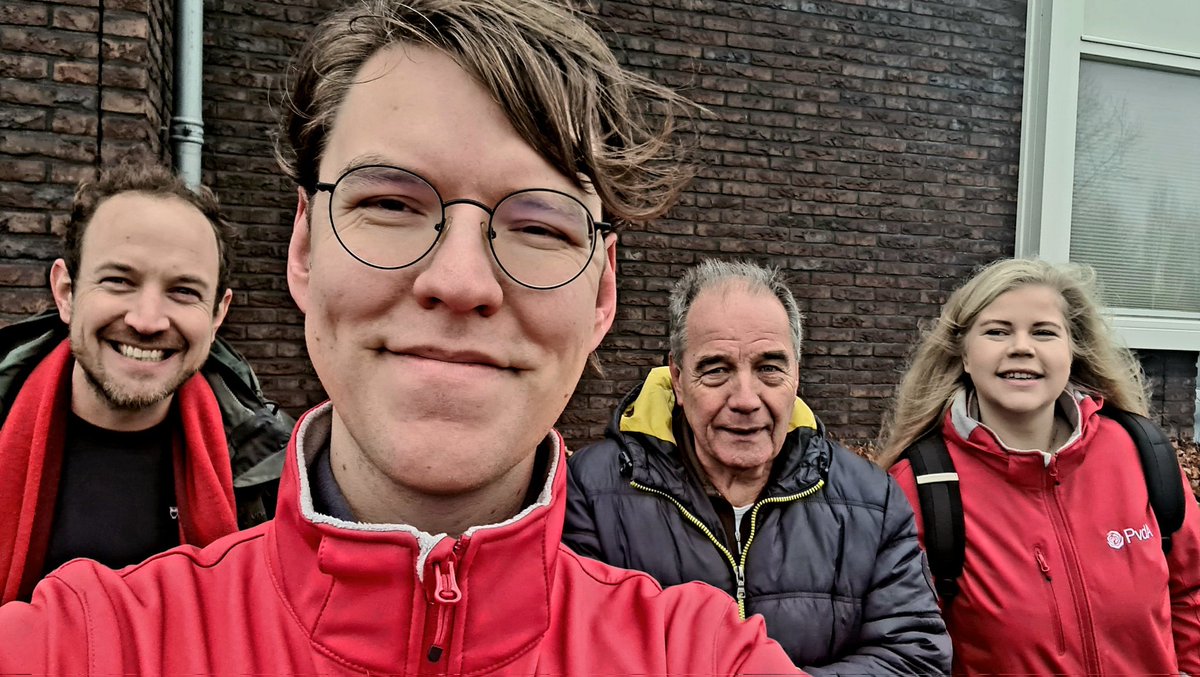 Vanmorgen gingen we langs de deuren in Stadshagen.

Goede gesprekken over onder andere de uitbreiding van het winkelcentrum en voorzieningen voor jongeren.

Wil je ook iets kwijt over jouw wijk of de stad? Stuur ons een bericht!