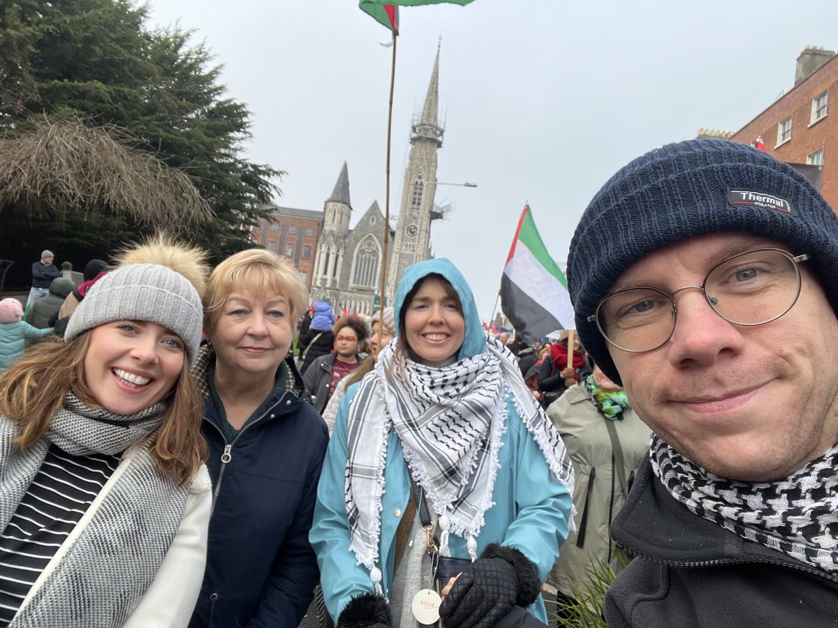 orourke_darren's tweet image. Big, big crowd in Dublin marching in solidarity with the people of Palestine.✊🏼🇵🇸

“Kudos don Afraic Theas” 👏

The Irish Govt must follow suit. 

#CeasefireNOW #StopTheGenocide