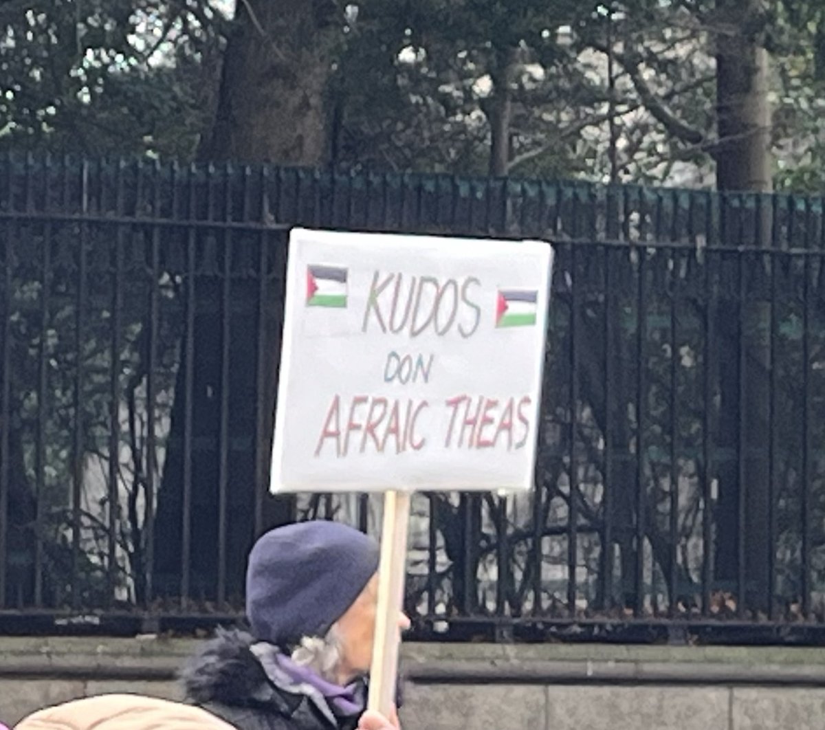 orourke_darren's tweet image. Big, big crowd in Dublin marching in solidarity with the people of Palestine.✊🏼🇵🇸

“Kudos don Afraic Theas” 👏

The Irish Govt must follow suit. 

#CeasefireNOW #StopTheGenocide