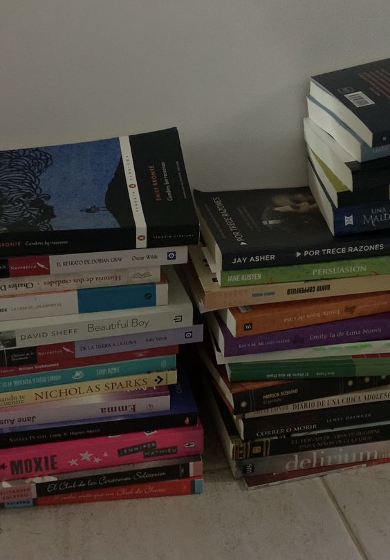 studycah's tweet photo. Livros, filmes e séries para sua redação separados por eixo temático – A thread https://t.co/vsd4xrdTDB