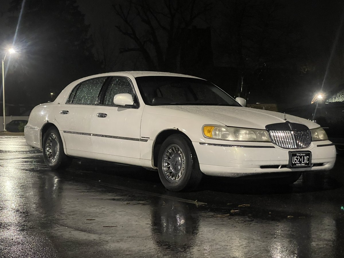 VictoriaSXINT's tweet image. Super wet 🤌

#lincolntowncar #ltc #pantherplatform #cartier