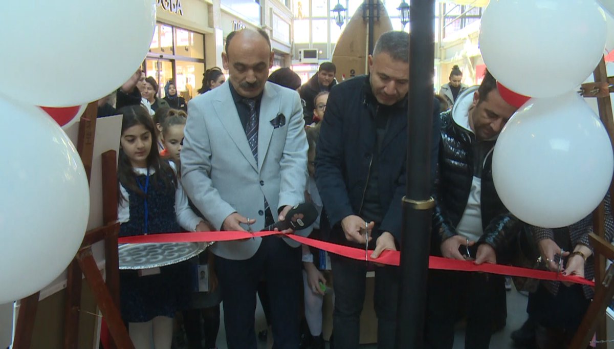 YilmazSener32's tweet photo. Cumhuriyetimizin kuruluşunun 100. Yılı kapsamında düzenlenen "Minik Eller Büyük Düşler" temalı resim sergimizi Isparta Meydan AVM'de açılışını yaptık.
Okulumuz 3/D sınıfı öğrencileri ve emeği geçen öğretmenimize, velilerimize teşekkür ederiz.
@tcmeb @Yusuf__Tekin @ErhanBaydur1 https://t.co/JxAvDJp2Ba