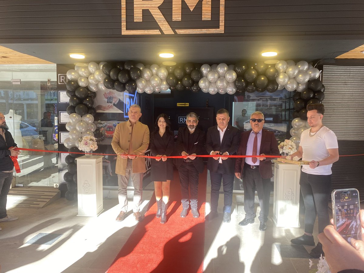 Kadriye mahallesinde arkadaşımız Murat ÖZTÜRK ve kıymetli eşlerinin RM EMLAK-RENT A CAR işletmesinin açılışını yaptık. Hayırlı olsun. Allah bol, bereketli kazançlar nasip etsin inşallah…
#serik