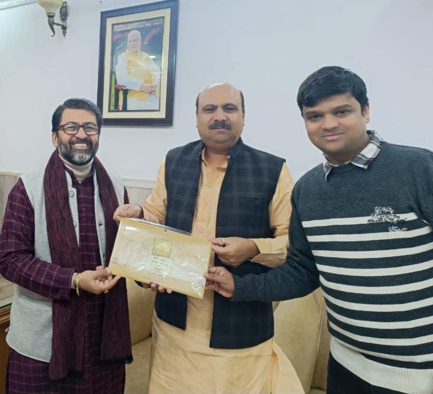 laljitandon's tweet photo. यदि बाबूजी होते तो बहुत ख़ुश होते!

बाबूजी का राम मंदिर आंदोलन से बहुत लंबा और गहरा जुड़ाव रहा है। वे उत्तर प्रदेश सरकार में अयोध्या मामलों के प्रभारी मंत्री थे। बाबूजी ने अपने जीवन के अंतिम समय में अस्पताल में अयोध्या जाने की अपनी अंतिम इच्छा मा. मुख्यमंत्री जी से व्यक्त की थी। https://t.co/ZofIxJNSzl
