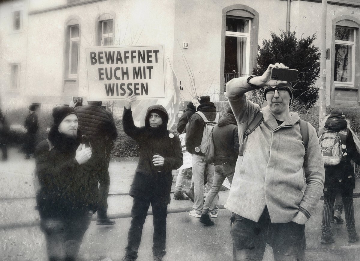 Hätten sie doch schon früher von der süßen Frucht des Wissens genascht! Wissen macht Ah! #goe1301 #göttingen #fckafd #fcknazis #Querdenken_einfrieren