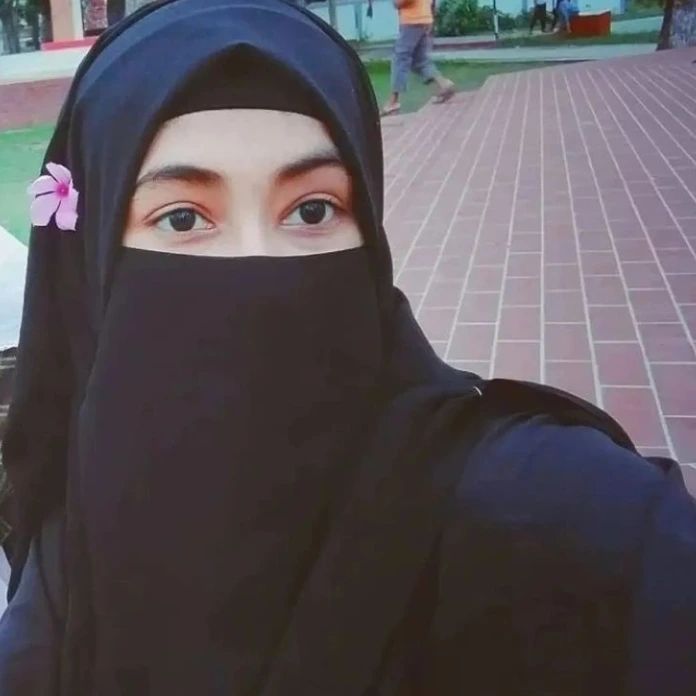 ARABAKIFEST24's tweet photo. আমাকে কাছে পেলে কী করবে..?💛 https://t.co/YjmX1wE1qz
