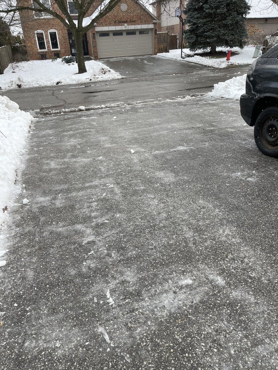 Scoolmme22's tweet photo. @CityBrampton someone has to inform the plow drivers that there are elderly, sick and solo residents and that everyone deserves a small wet frozen bank to shovel and not leave anyone with too much to lift. Heart attack anyone? https://t.co/abjRxIhrHV