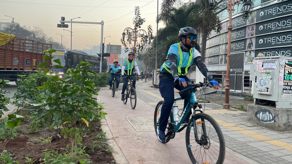PCMCSarathi's tweet photo. Day 2 of the 3rd National Workshop begins with a refreshing morning cycle ride in Pimpri Chinchwad.
#SmartCitiesMission #HealthyStreets #Streetsandpublicspaces #smartstreets #streets4people #cycles4change #placemakingmarathon https://t.co/SXTtSLu3OW