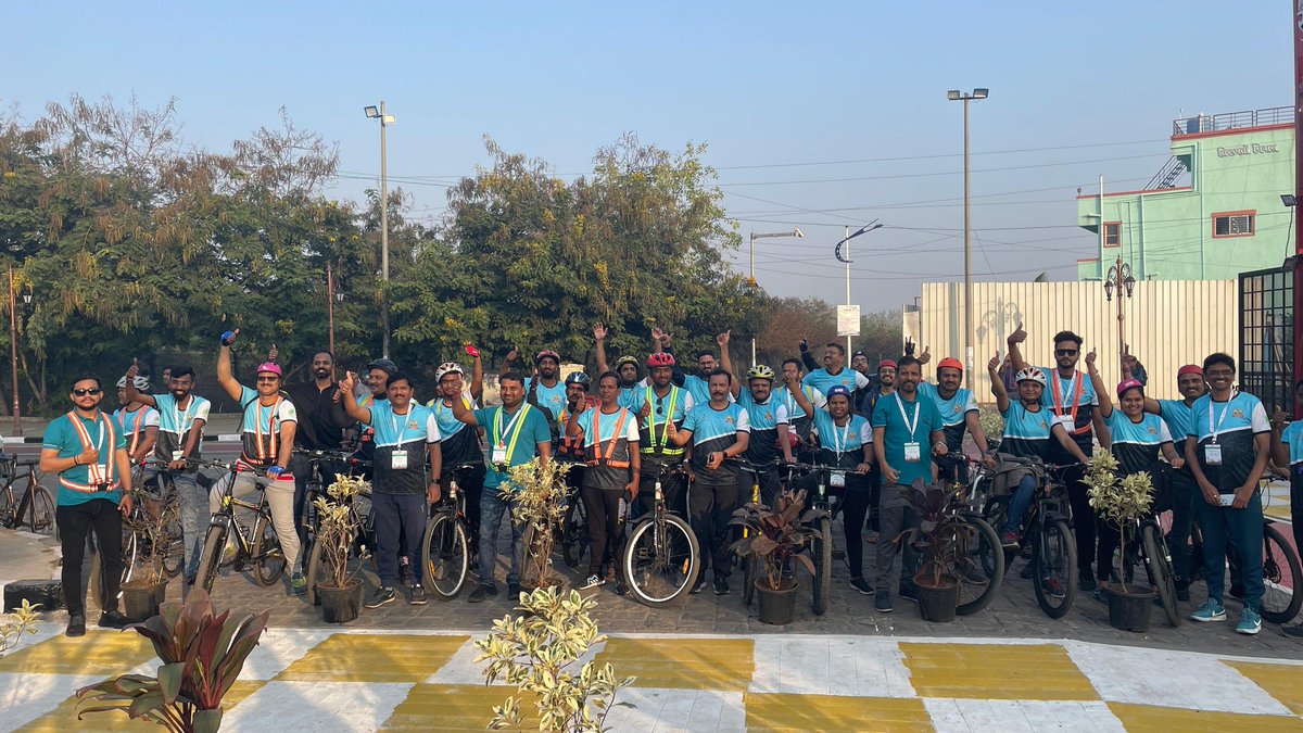 PCMCSarathi's tweet photo. Day 2 of the 3rd National Workshop begins with a refreshing morning cycle ride in Pimpri Chinchwad.
#SmartCitiesMission #HealthyStreets #Streetsandpublicspaces #smartstreets #streets4people #cycles4change #placemakingmarathon https://t.co/SXTtSLu3OW