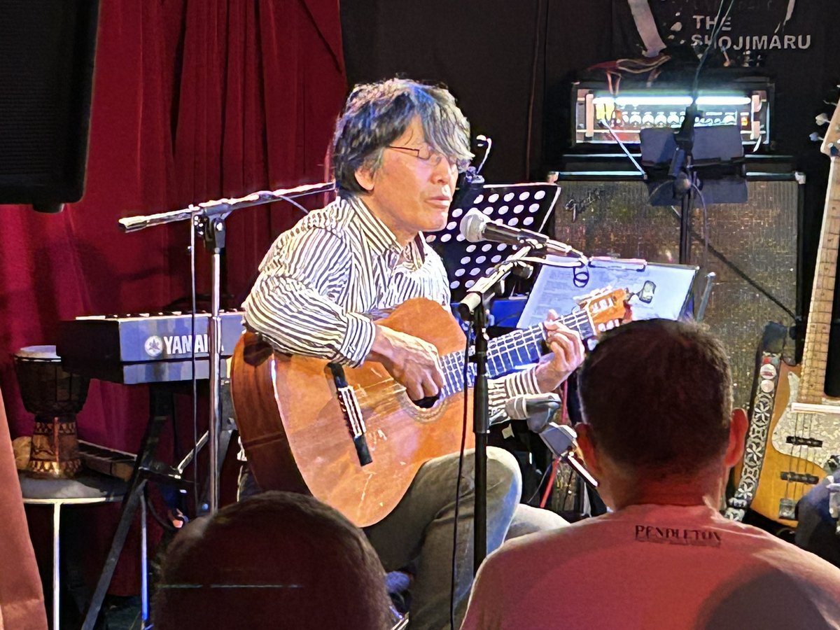 therootnob1965's tweet photo. ギターのbobです
今日は吉水のボサノバライブでした
高校時代からの仲間Tomy がハイハットとスネアで参加のユニットとして出演
変な歌詞が楽しかった
気が向いたらYouTubeに
動画アップします https://t.co/6vcwDHllvu